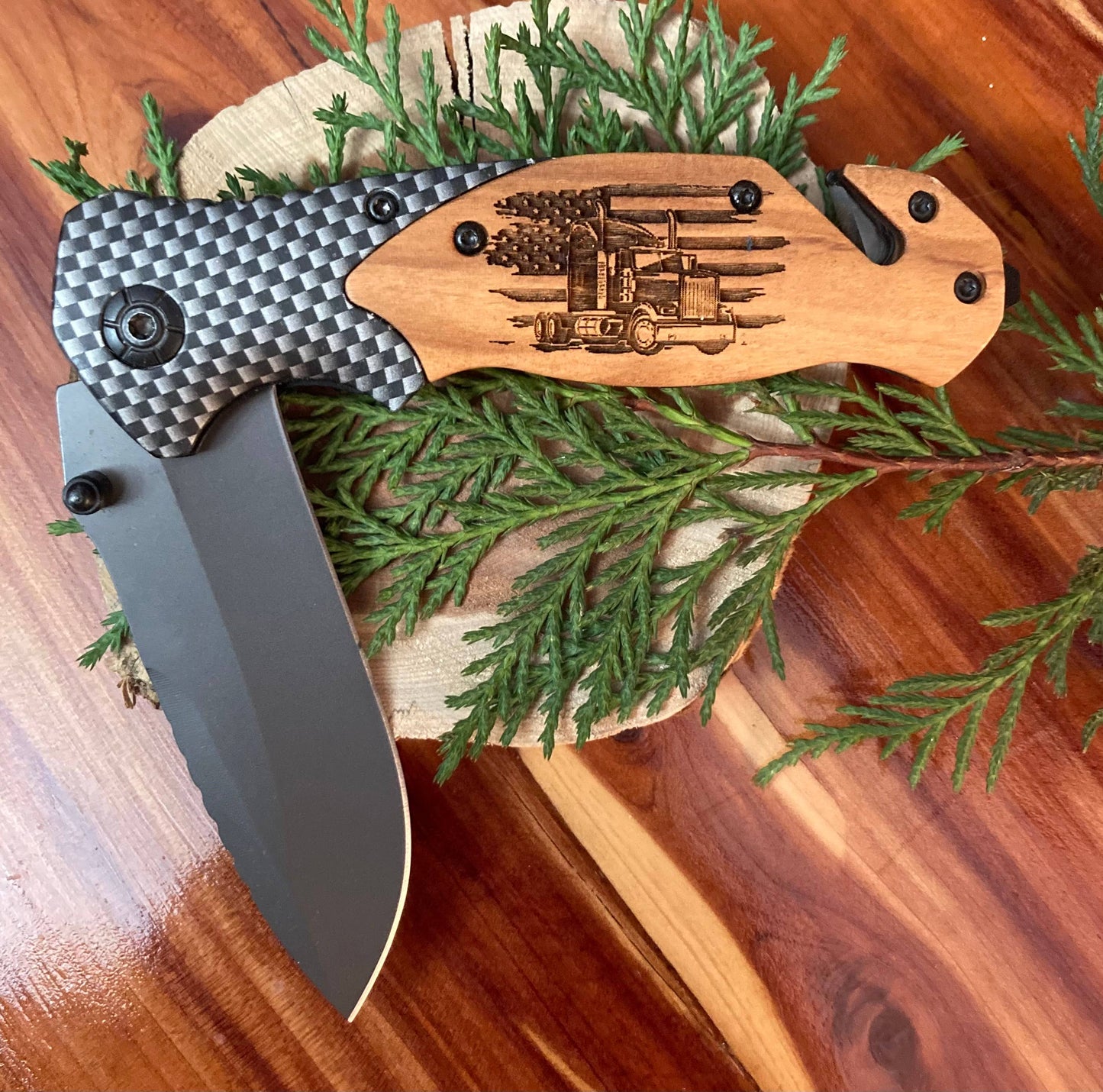 Big Truck on Flag Knife